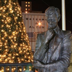 11/22 Holiday Tree Lighting in Alton